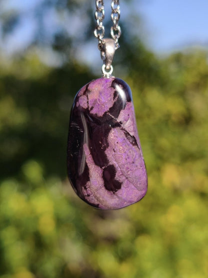 Sugilith / Sugilite Kette inkl. 925 Silberöse lila Edelstein Unikat Ethno Natur Heilstein Rarität Selten Flash Wow Sammler Investition Edel - Art of Nature Berlin