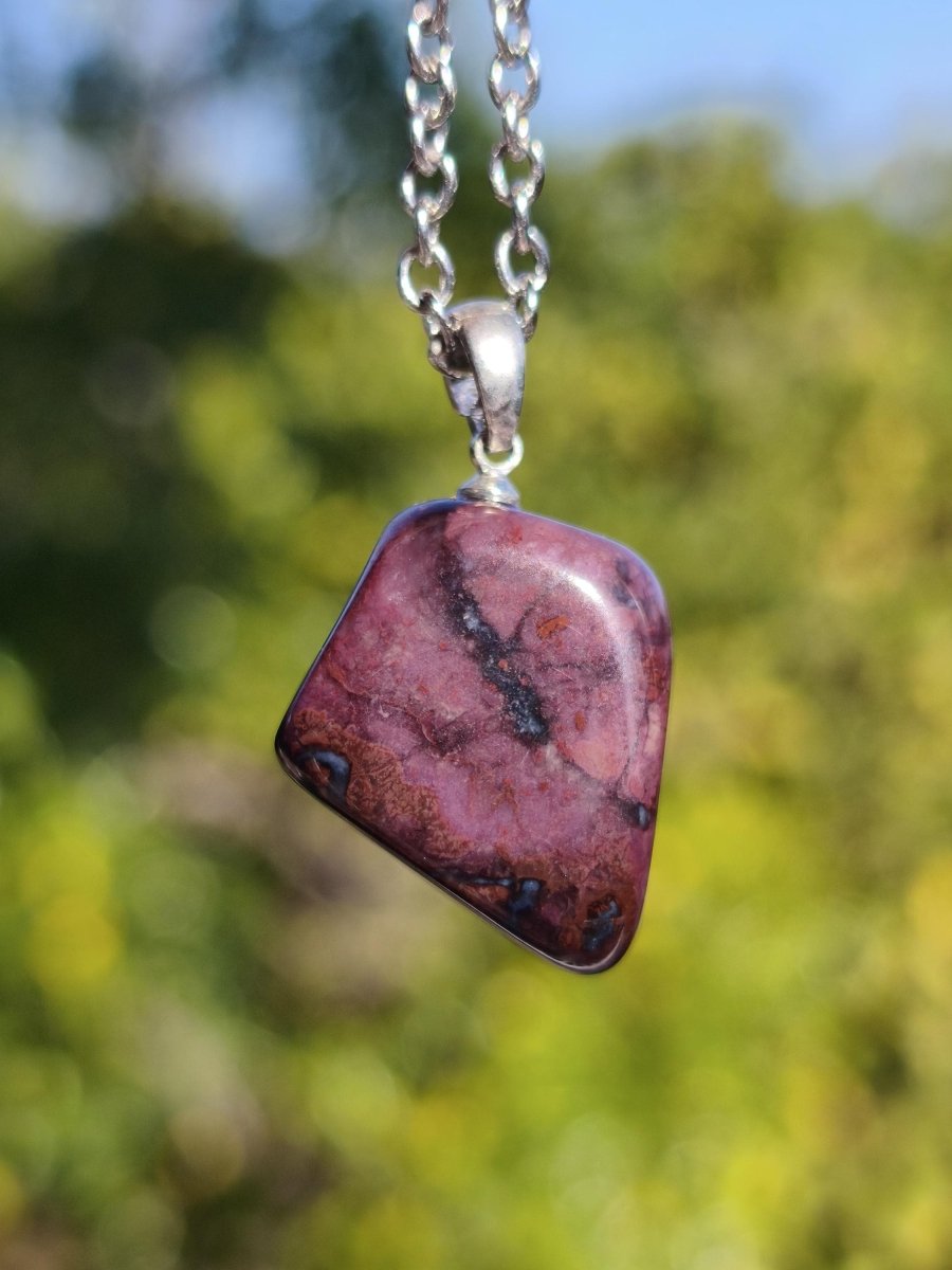 Sugilith / Sugilite Kette inkl. 925 Silberöse lila Edelstein Unikat Ethno Natur Heilstein Rarität Selten Flash Wow Sammler Investition Edel - Art of Nature Berlin
