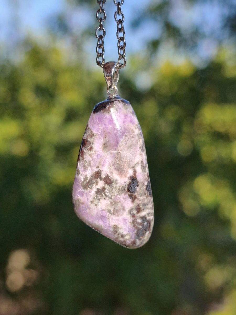 Sugilith / Sugilite Kette inkl. 925 Silberöse lila Edelstein Unikat Ethno Natur Heilstein Rarität Selten Flash Wow Sammler Investition Edel - Art of Nature Berlin