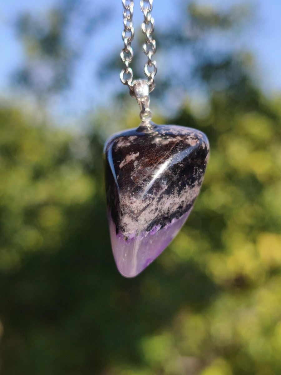 Sugilith / Sugilite Kette inkl. 925 Silberöse lila Edelstein Unikat Ethno Natur Heilstein Rarität Selten Flash Wow Sammler Investition Edel - Art of Nature Berlin