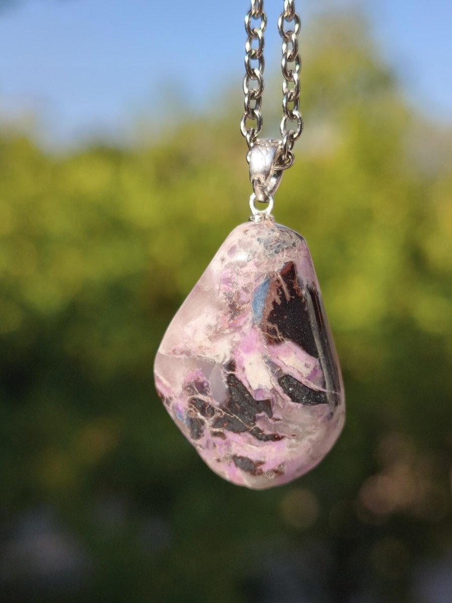 Sugilith / Sugilite Kette inkl. 925 Silberöse lila Edelstein Unikat Ethno Natur Heilstein Rarität Selten Flash Wow Sammler Investition Edel - Art of Nature Berlin