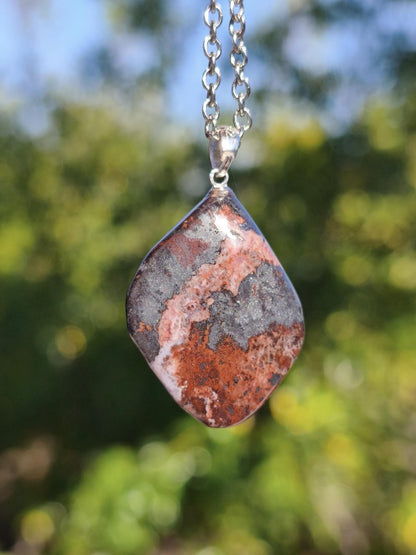 Sugilith / Sugilite Kette inkl. 925 Silberöse lila Edelstein Unikat Ethno Natur Heilstein Rarität Selten Flash Wow Sammler Investition Edel - Art of Nature Berlin