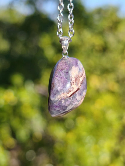 Sugilith / Sugilite Kette inkl. 925 Silberöse lila Edelstein Unikat Ethno Natur Heilstein Rarität Selten Flash Wow Sammler Investition Edel - Art of Nature Berlin