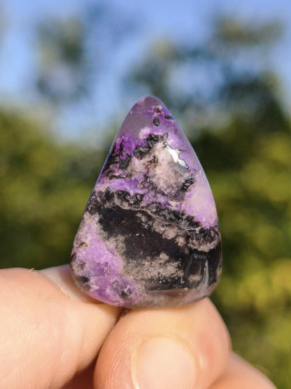 Sugilith / Sugilite Kette inkl. 925 Silberöse lila Edelstein Unikat Ethno Natur Heilstein Rarität Selten Flash Wow Sammler Investition Edel - Art of Nature Berlin