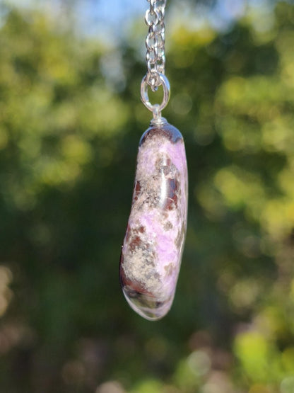 Sugilith / Sugilite Kette inkl. 925 Silberöse lila Edelstein Unikat Ethno Natur Heilstein Rarität Selten Flash Wow Sammler Investition Edel - Art of Nature Berlin