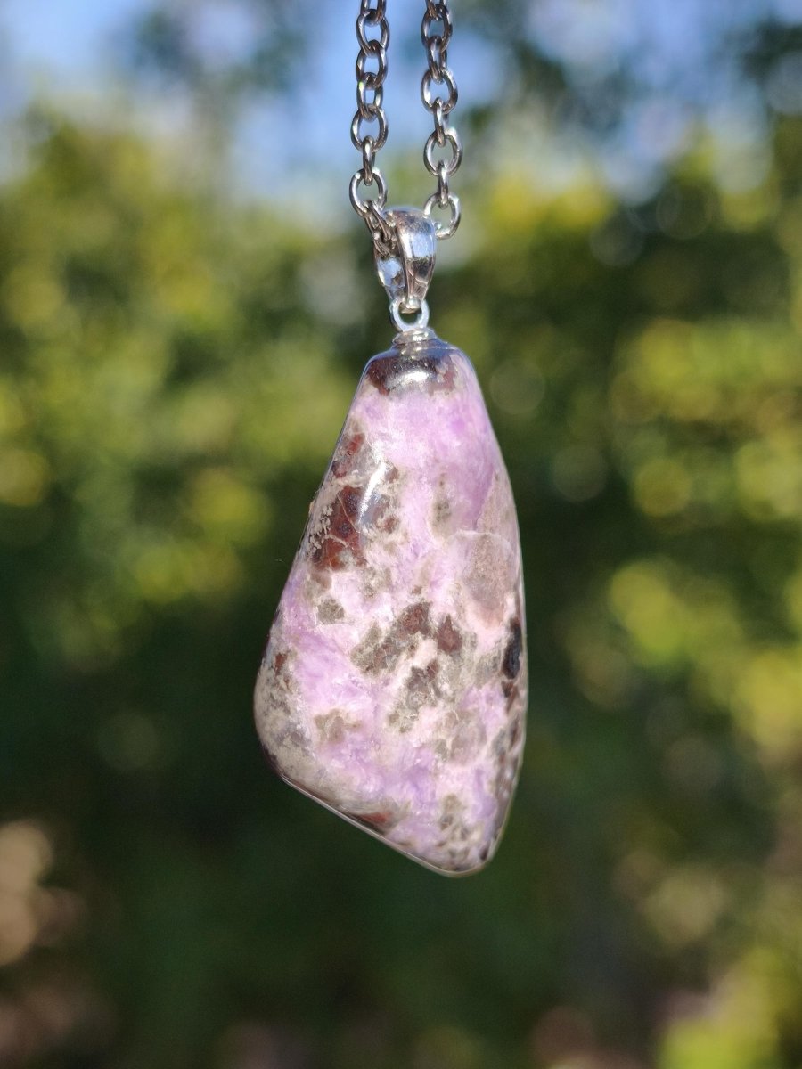 Sugilith / Sugilite Kette inkl. 925 Silberöse lila Edelstein Unikat Ethno Natur Heilstein Rarität Selten Flash Wow Sammler Investition Edel - Art of Nature Berlin