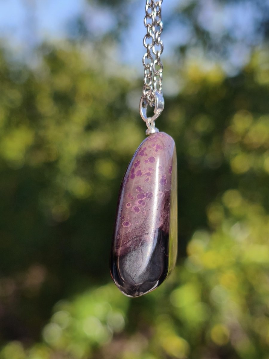 Sugilith / Sugilite Kette inkl. 925 Silberöse lila Edelstein Unikat Ethno Natur Heilstein Rarität Selten Flash Wow Sammler Investition Edel - Art of Nature Berlin