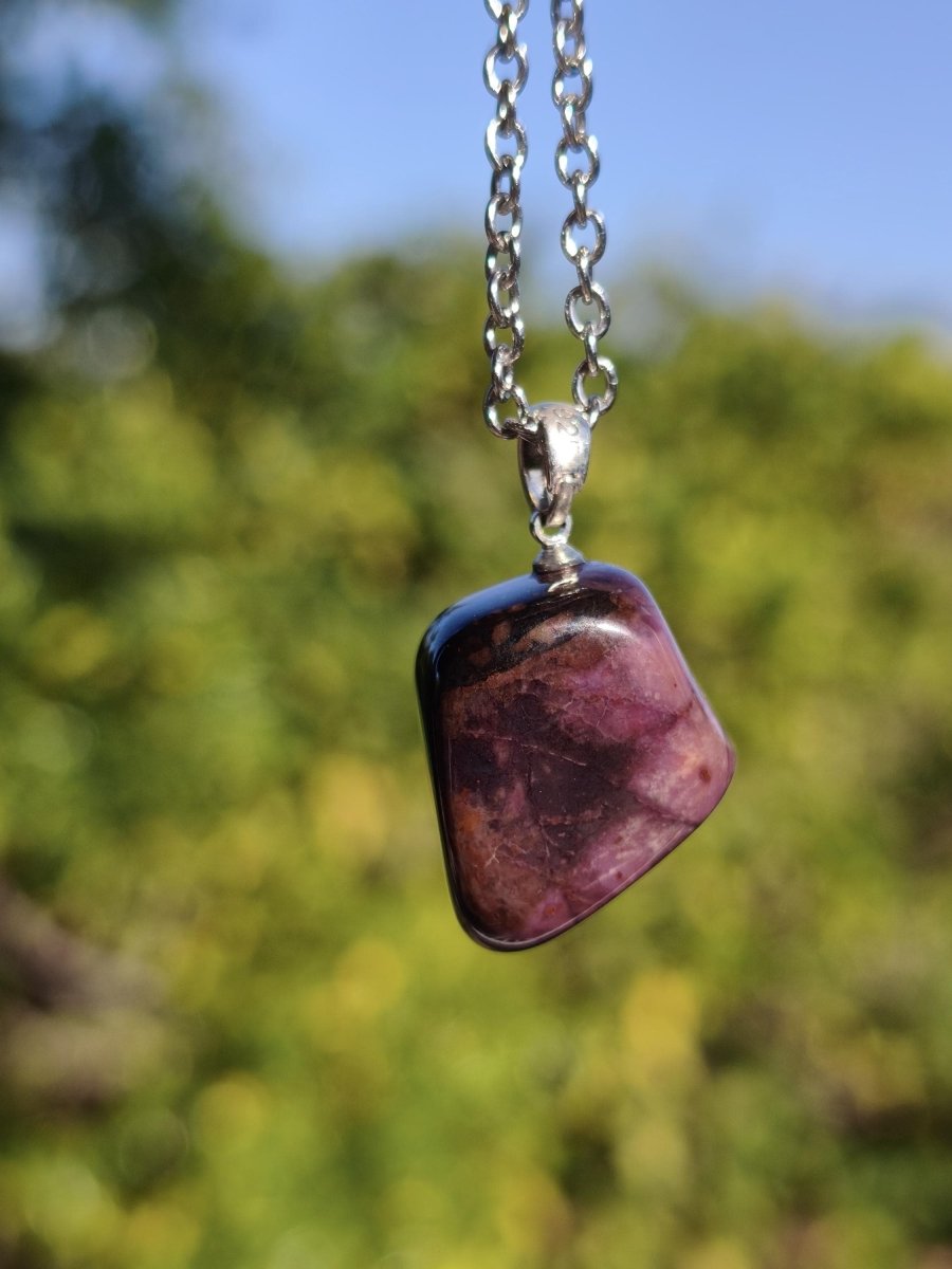 Sugilith / Sugilite Kette inkl. 925 Silberöse lila Edelstein Unikat Ethno Natur Heilstein Rarität Selten Flash Wow Sammler Investition Edel - Art of Nature Berlin