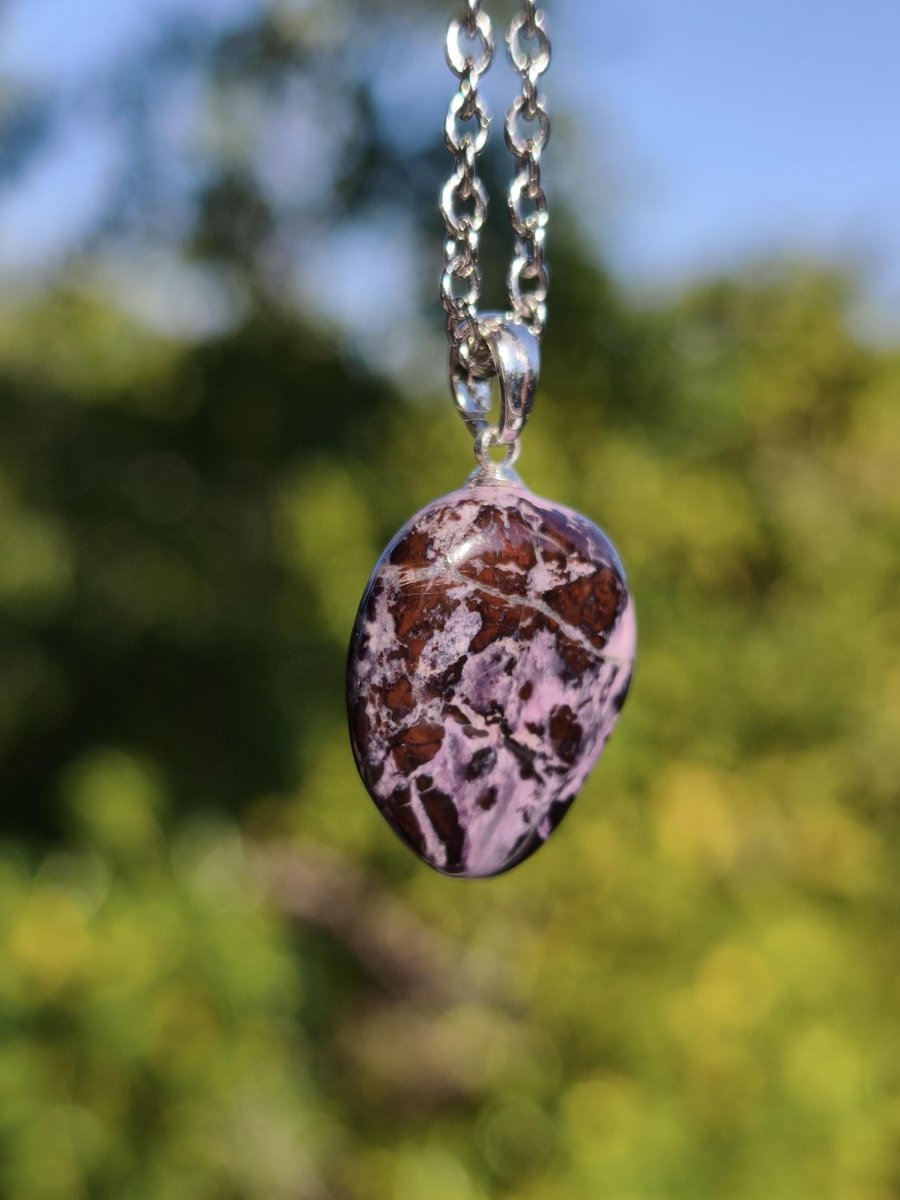 Sugilith / Sugilite Kette inkl. 925 Silberöse lila Edelstein Unikat Ethno Natur Heilstein Rarität Selten Flash Wow Sammler Investition Edel - Art of Nature Berlin