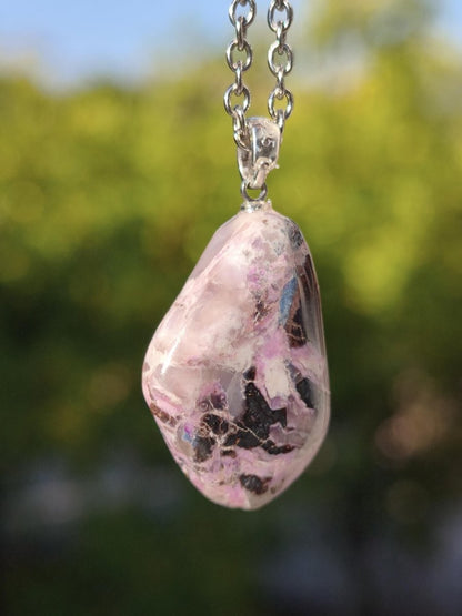 Sugilith / Sugilite Kette inkl. 925 Silberöse lila Edelstein Unikat Ethno Natur Heilstein Rarität Selten Flash Wow Sammler Investition Edel - Art of Nature Berlin