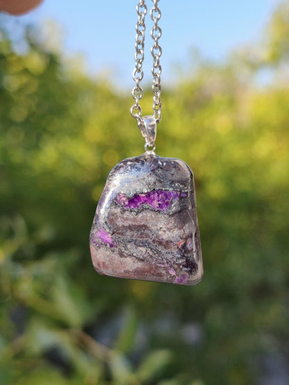 Sugilith / Sugilite Kette inkl. 925 Silberöse lila Edelstein Unikat Ethno Natur Heilstein Rarität Selten Flash Wow Sammler Investition Edel - Art of Nature Berlin