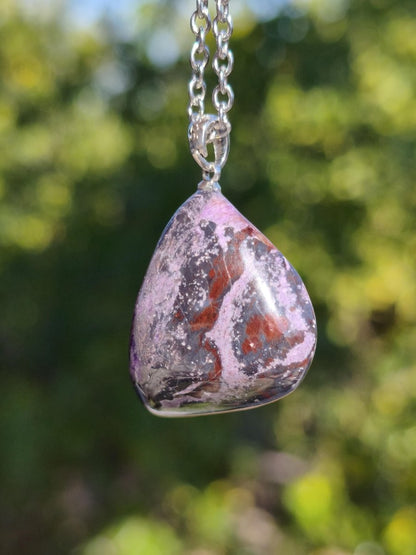 Sugilith / Sugilite Kette inkl. 925 Silberöse lila Edelstein Unikat Ethno Natur Heilstein Rarität Selten Flash Wow Sammler Investition Edel - Art of Nature Berlin