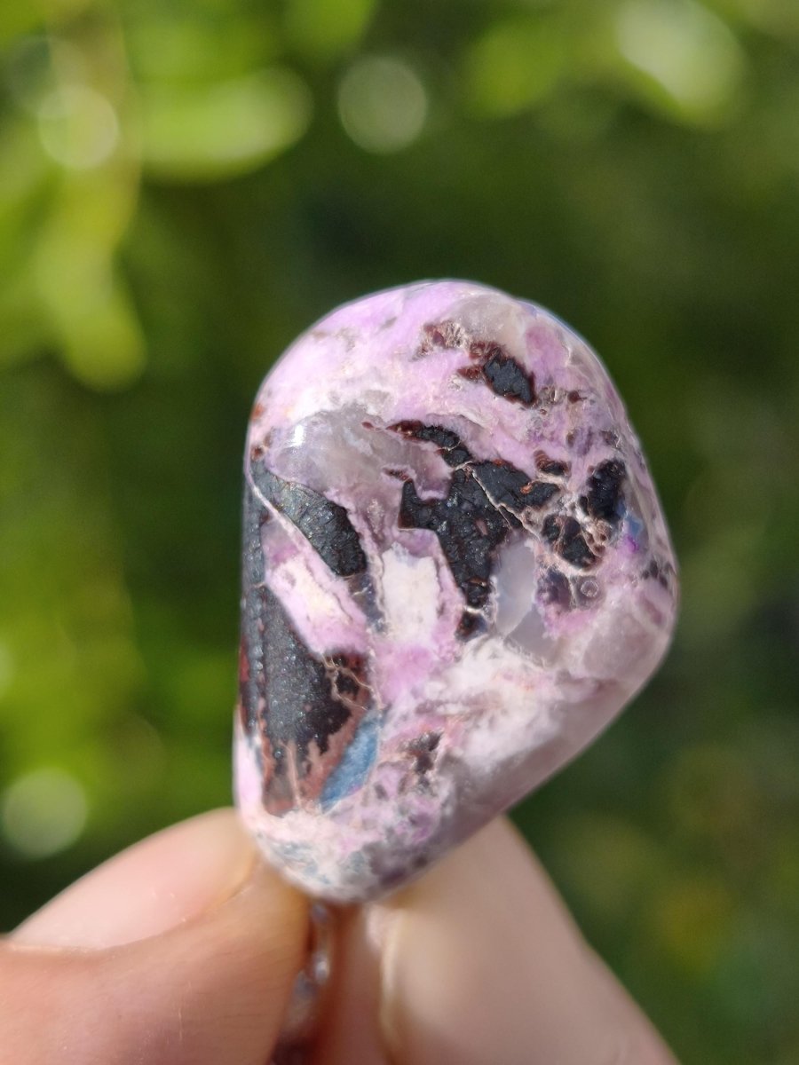 Sugilith / Sugilite Kette inkl. 925 Silberöse lila Edelstein Unikat Ethno Natur Heilstein Rarität Selten Flash Wow Sammler Investition Edel - Art of Nature Berlin