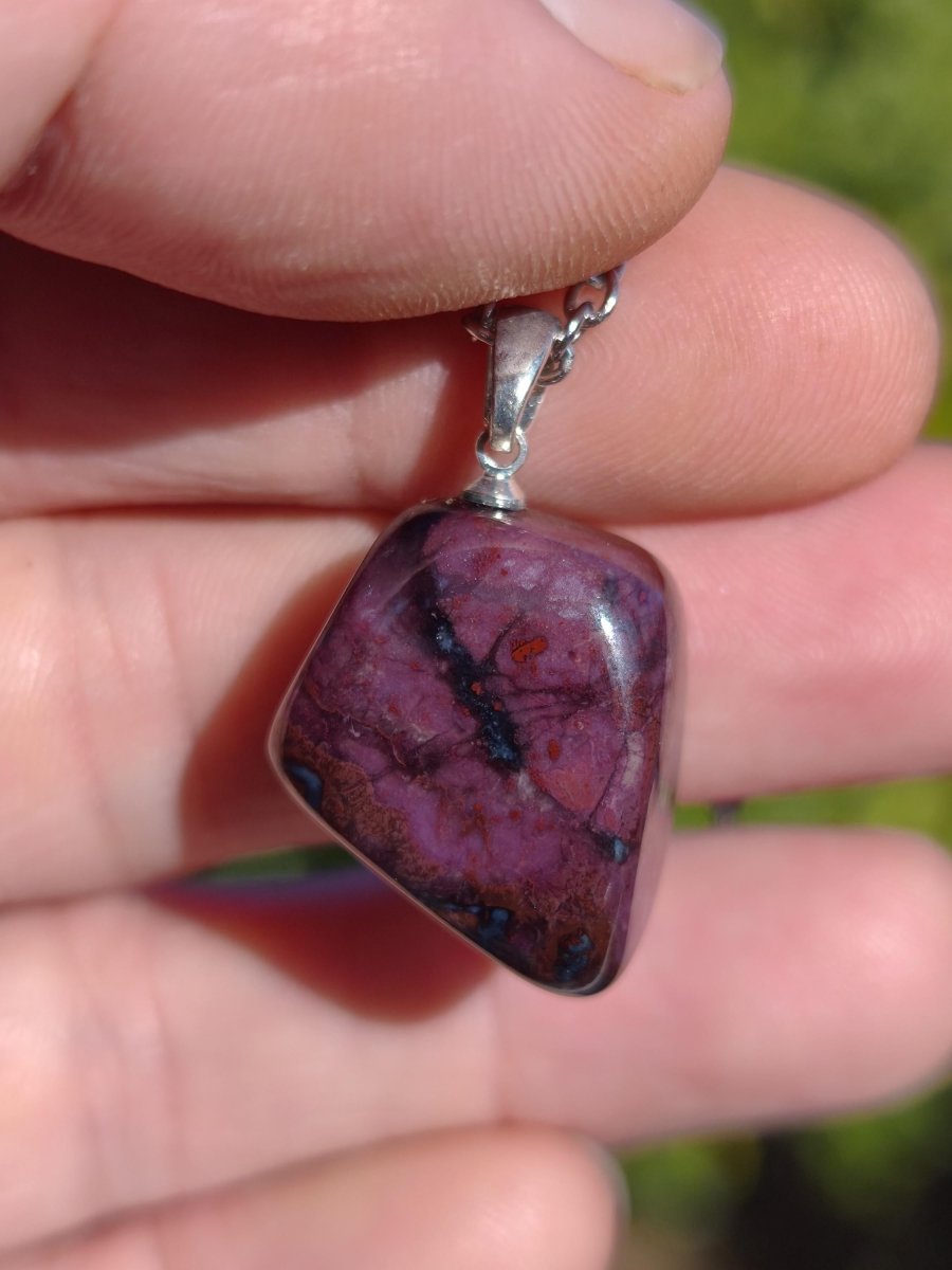 Sugilith / Sugilite Kette inkl. 925 Silberöse lila Edelstein Unikat Ethno Natur Heilstein Rarität Selten Flash Wow Sammler Investition Edel - Art of Nature Berlin