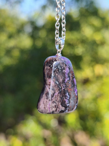 Sugilith / Sugilite Kette inkl. 925 Silberöse lila Edelstein Unikat Ethno Natur Heilstein Rarität Selten Flash Wow Sammler Investition Edel - Art of Nature Berlin
