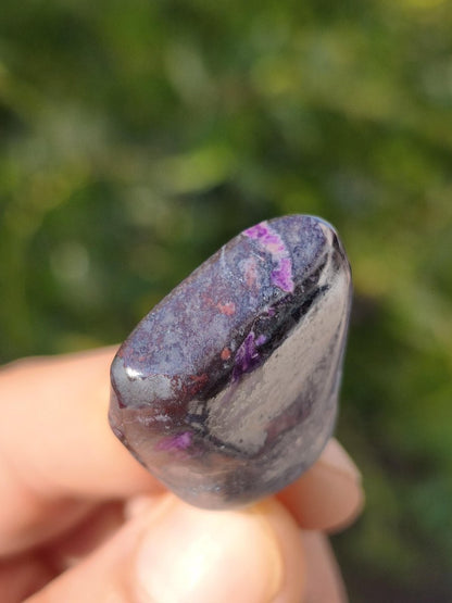 Sugilith / Sugilite Kette inkl. 925 Silberöse lila Edelstein Unikat Ethno Natur Heilstein Rarität Selten Flash Wow Sammler Investition Edel - Art of Nature Berlin