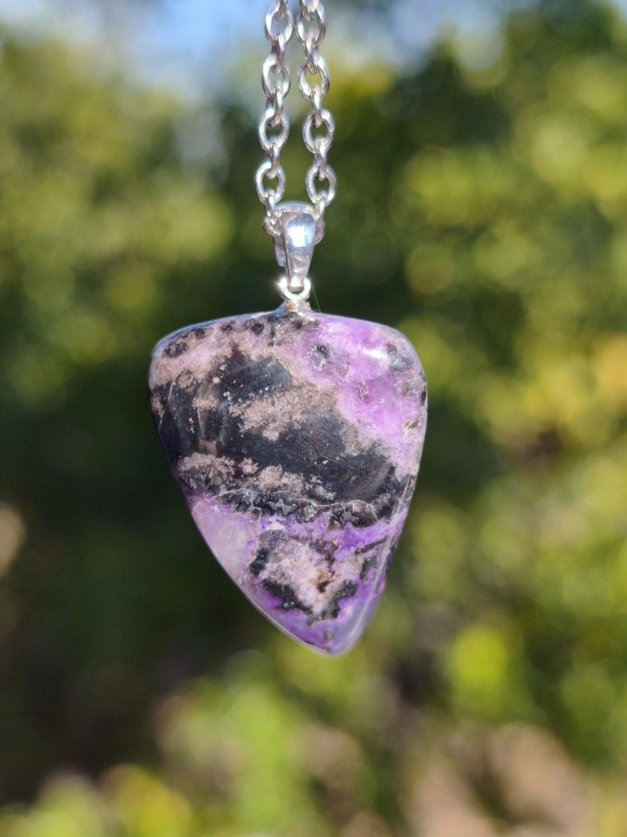 Sugilith / Sugilite Kette inkl. 925 Silberöse lila Edelstein Unikat Ethno Natur Heilstein Rarität Selten Flash Wow Sammler Investition Edel - Art of Nature Berlin