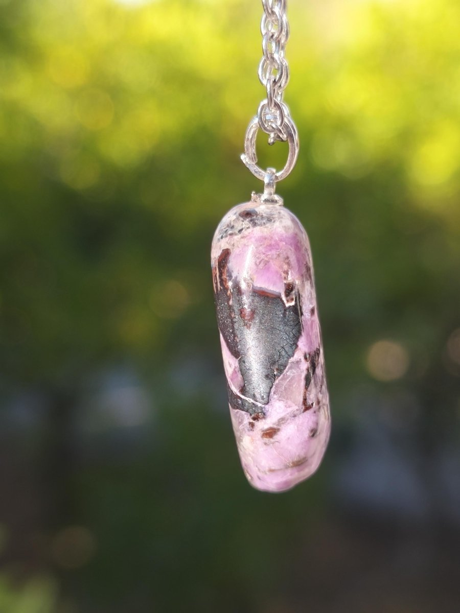 Sugilith / Sugilite Kette inkl. 925 Silberöse lila Edelstein Unikat Ethno Natur Heilstein Rarität Selten Flash Wow Sammler Investition Edel - Art of Nature Berlin