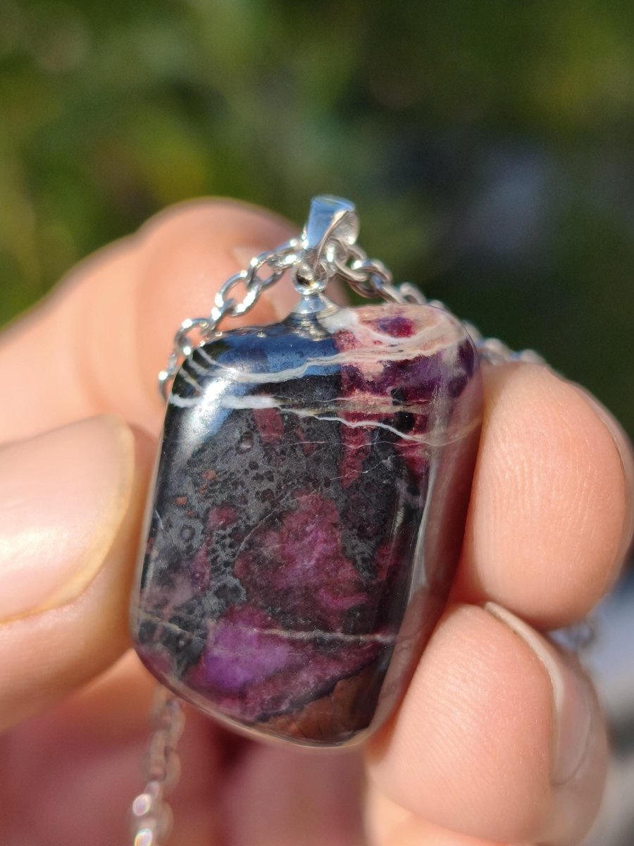 Sugilith / Sugilite Kette inkl. 925 Silberöse lila Edelstein Unikat Ethno Natur Heilstein Rarität Selten Flash Wow Sammler Investition Edel - Art of Nature Berlin