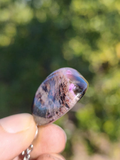 Sugilith / Sugilite Kette inkl. 925 Silberöse lila Edelstein Unikat Ethno Natur Heilstein Rarität Selten Flash Wow Sammler Investition Edel - Art of Nature Berlin