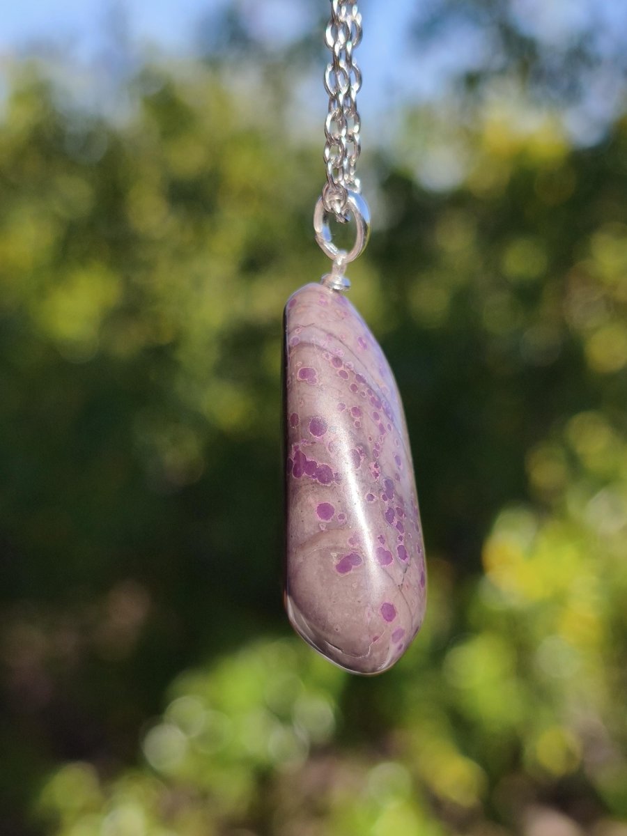 Sugilith / Sugilite Kette inkl. 925 Silberöse lila Edelstein Unikat Ethno Natur Heilstein Rarität Selten Flash Wow Sammler Investition Edel - Art of Nature Berlin
