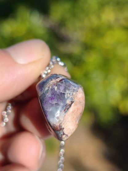 Sugilith / Sugilite Kette inkl. 925 Silberöse lila Edelstein Unikat Ethno Natur Heilstein Rarität Selten Flash Wow Sammler Investition Edel - Art of Nature Berlin