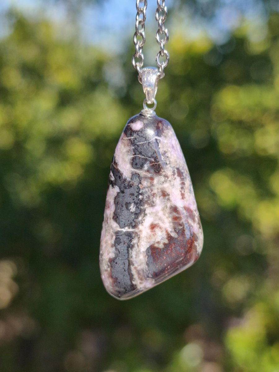 Sugilith / Sugilite Kette inkl. 925 Silberöse lila Edelstein Unikat Ethno Natur Heilstein Rarität Selten Flash Wow Sammler Investition Edel - Art of Nature Berlin