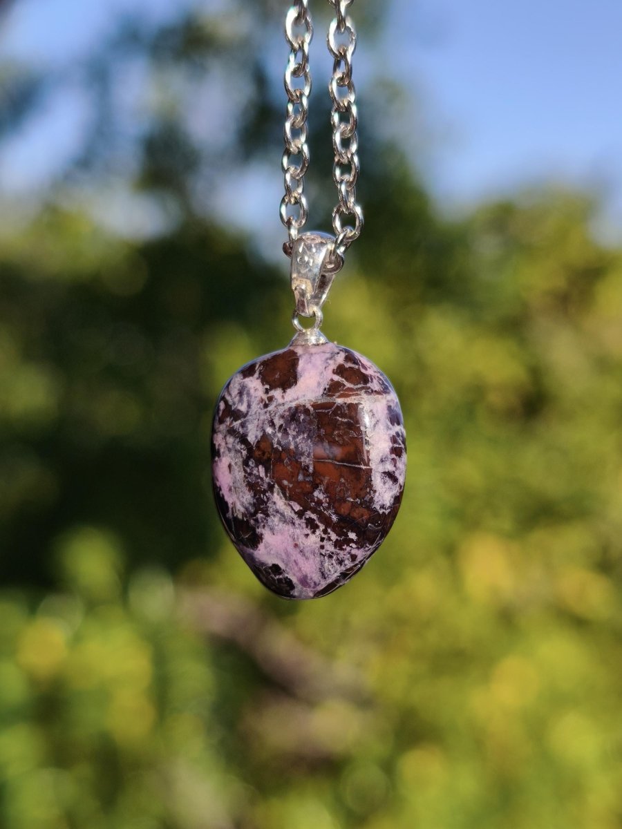 Sugilith / Sugilite Kette inkl. 925 Silberöse lila Edelstein Unikat Ethno Natur Heilstein Rarität Selten Flash Wow Sammler Investition Edel - Art of Nature Berlin
