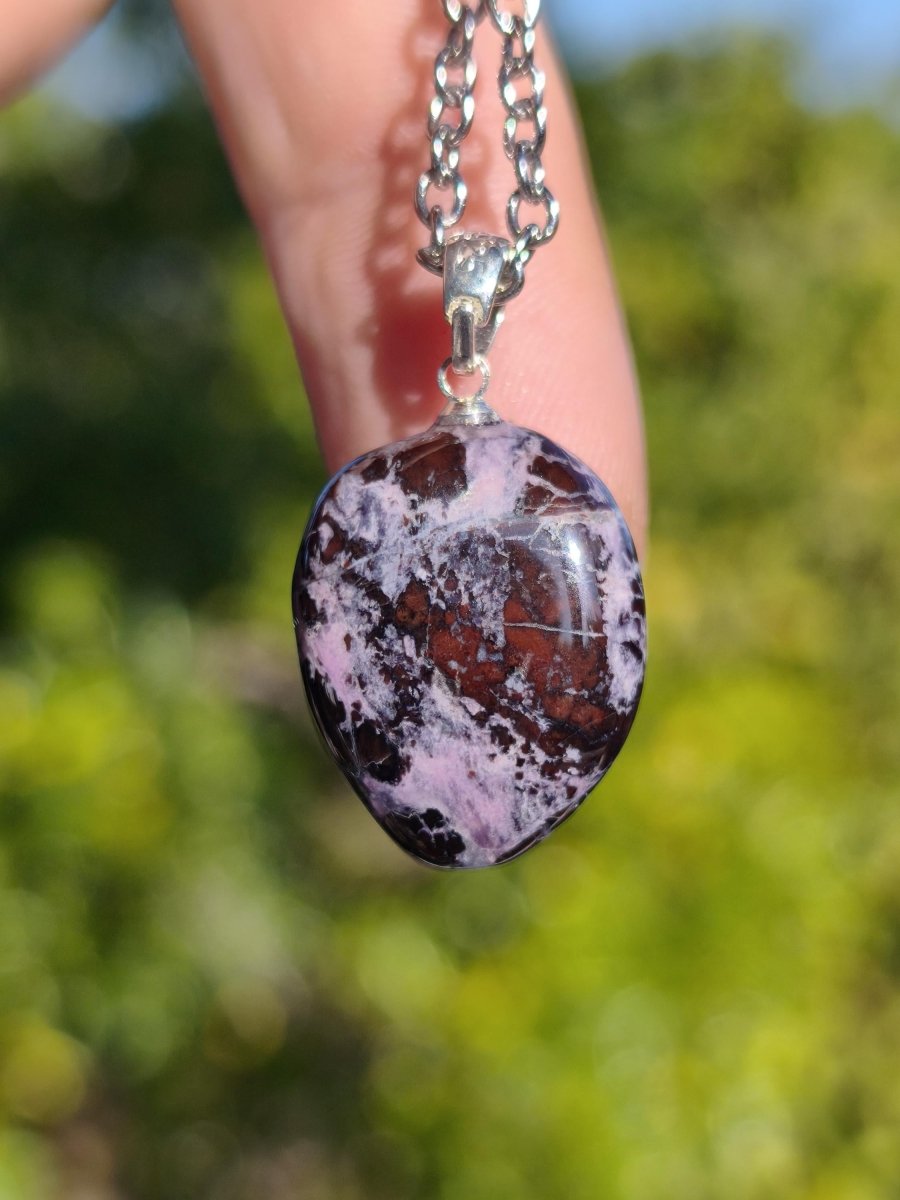 Sugilith / Sugilite Kette inkl. 925 Silberöse lila Edelstein Unikat Ethno Natur Heilstein Rarität Selten Flash Wow Sammler Investition Edel - Art of Nature Berlin