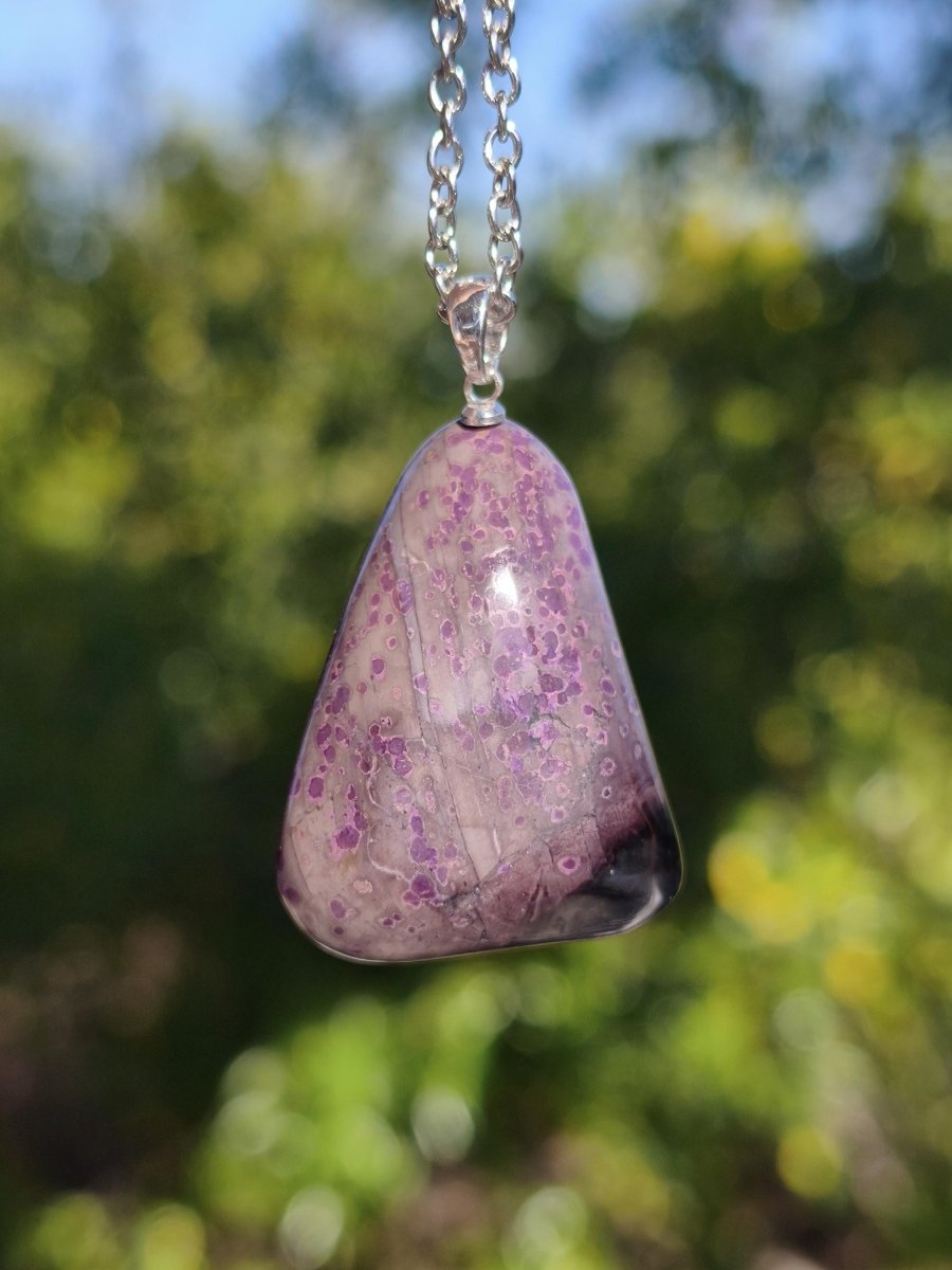 Sugilith / Sugilite Kette inkl. 925 Silberöse lila Edelstein Unikat Ethno Natur Heilstein Rarität Selten Flash Wow Sammler Investition Edel - Art of Nature Berlin