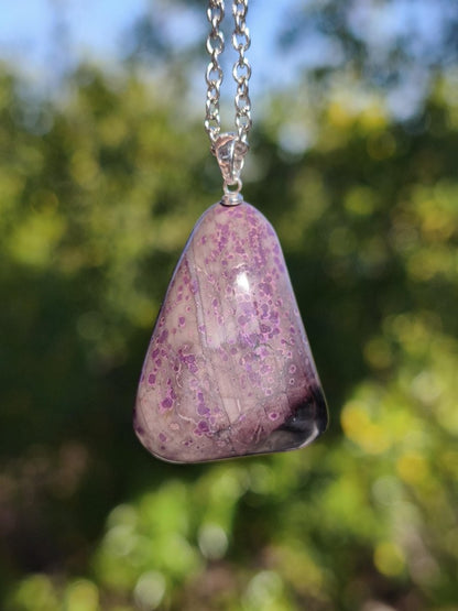 Sugilith / Sugilite Kette inkl. 925 Silberöse lila Edelstein Unikat Ethno Natur Heilstein Rarität Selten Flash Wow Sammler Investition Edel - Art of Nature Berlin