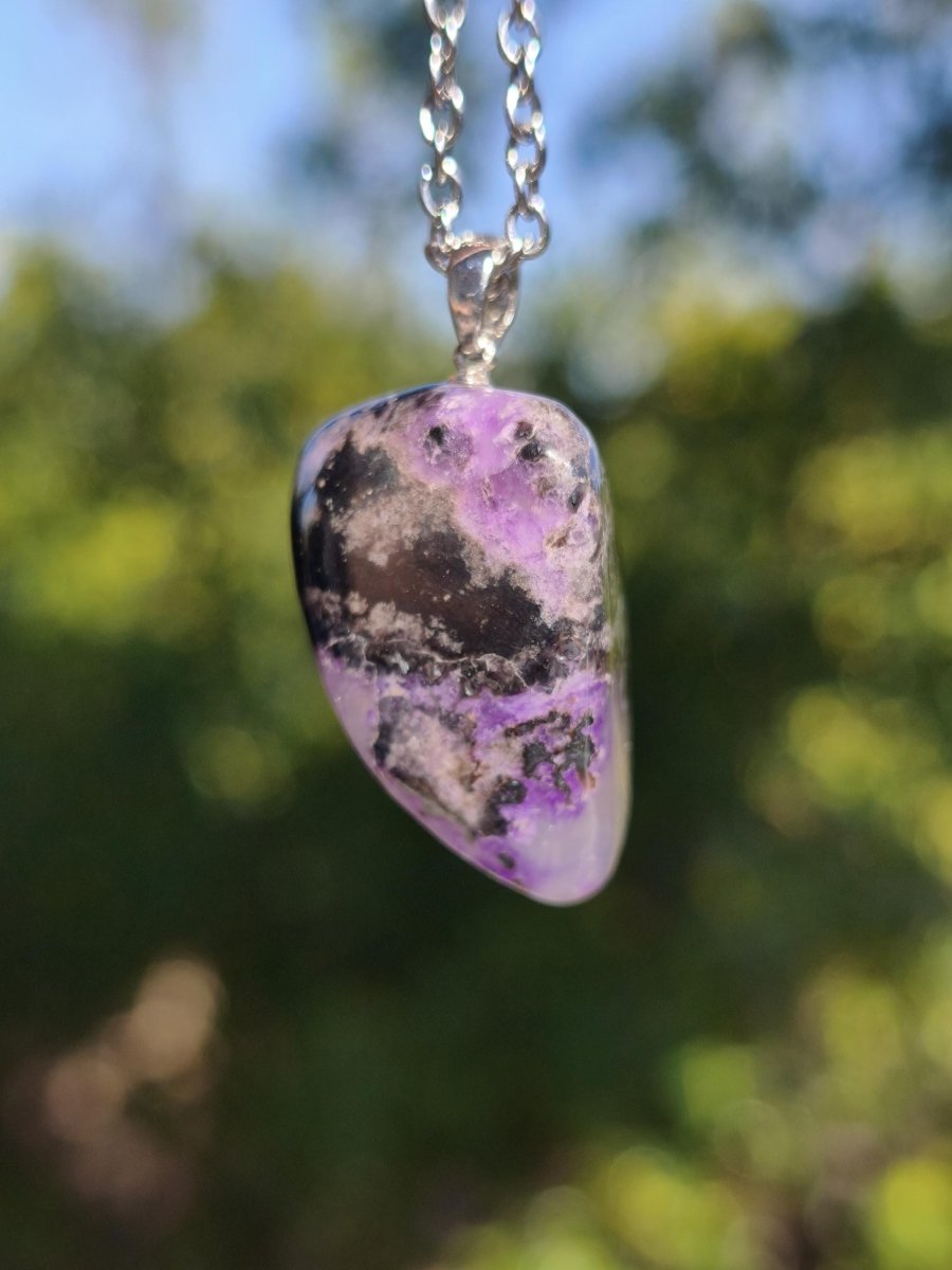 Sugilith / Sugilite Kette inkl. 925 Silberöse lila Edelstein Unikat Ethno Natur Heilstein Rarität Selten Flash Wow Sammler Investition Edel - Art of Nature Berlin