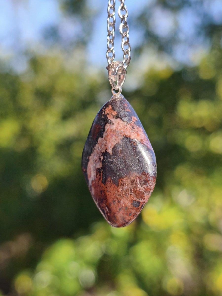 Sugilith / Sugilite Kette inkl. 925 Silberöse lila Edelstein Unikat Ethno Natur Heilstein Rarität Selten Flash Wow Sammler Investition Edel - Art of Nature Berlin