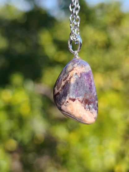 Sugilith / Sugilite Kette inkl. 925 Silberöse lila Edelstein Unikat Ethno Natur Heilstein Rarität Selten Flash Wow Sammler Investition Edel - Art of Nature Berlin
