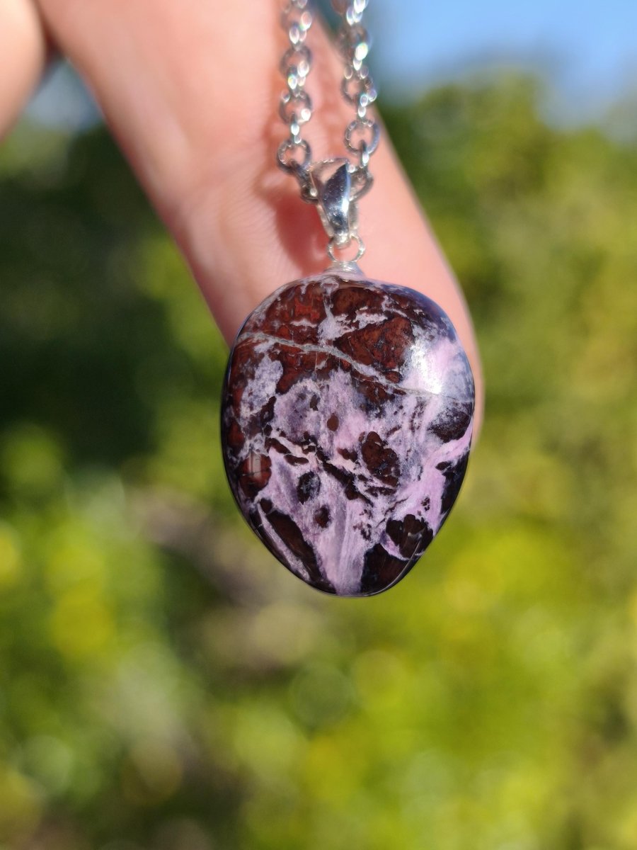 Sugilith / Sugilite Kette inkl. 925 Silberöse lila Edelstein Unikat Ethno Natur Heilstein Rarität Selten Flash Wow Sammler Investition Edel - Art of Nature Berlin
