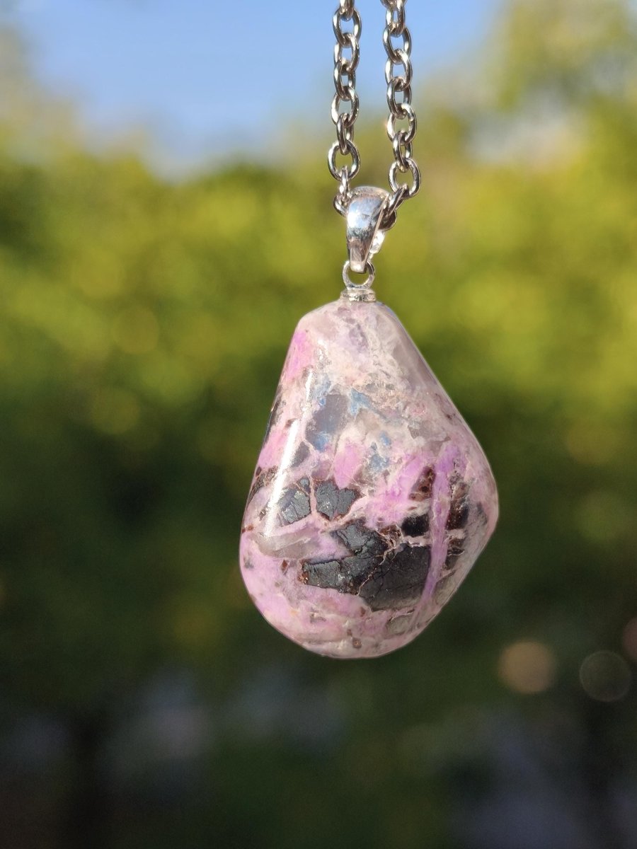 Sugilith / Sugilite Kette inkl. 925 Silberöse lila Edelstein Unikat Ethno Natur Heilstein Rarität Selten Flash Wow Sammler Investition Edel - Art of Nature Berlin