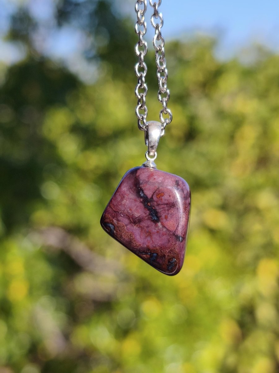 Sugilith / Sugilite Kette inkl. 925 Silberöse lila Edelstein Unikat Ethno Natur Heilstein Rarität Selten Flash Wow Sammler Investition Edel - Art of Nature Berlin