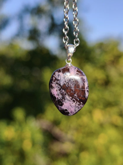 Sugilith / Sugilite Kette inkl. 925 Silberöse lila Edelstein Unikat Ethno Natur Heilstein Rarität Selten Flash Wow Sammler Investition Edel - Art of Nature Berlin