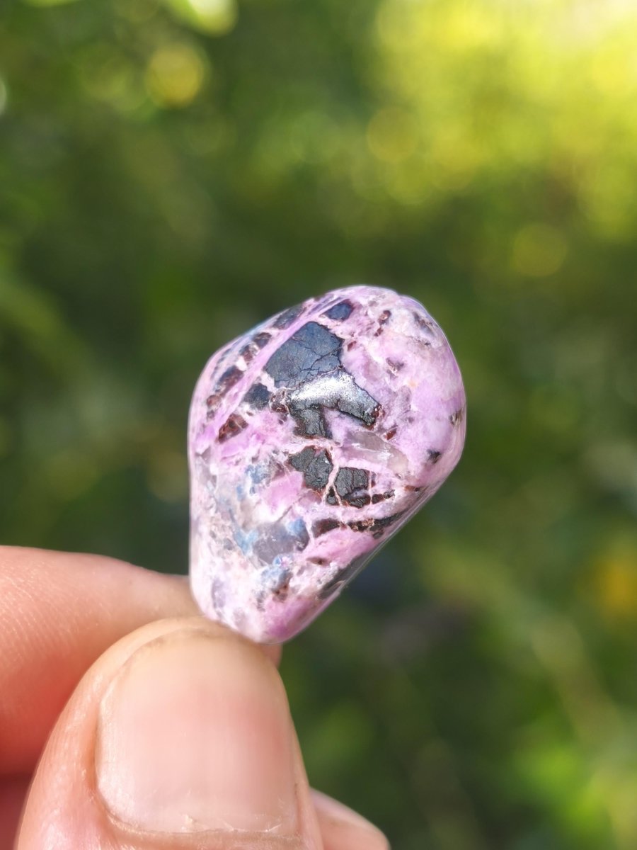 Sugilith / Sugilite Kette inkl. 925 Silberöse lila Edelstein Unikat Ethno Natur Heilstein Rarität Selten Flash Wow Sammler Investition Edel - Art of Nature Berlin