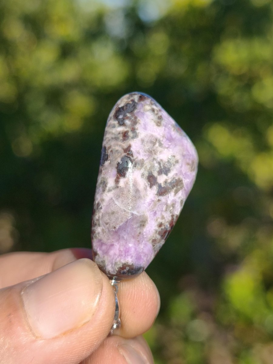 Sugilith / Sugilite Kette inkl. 925 Silberöse lila Edelstein Unikat Ethno Natur Heilstein Rarität Selten Flash Wow Sammler Investition Edel - Art of Nature Berlin