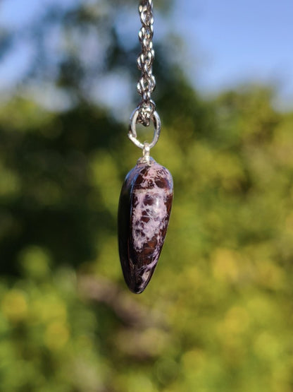 Sugilith / Sugilite Kette inkl. 925 Silberöse lila Edelstein Unikat Ethno Natur Heilstein Rarität Selten Flash Wow Sammler Investition Edel - Art of Nature Berlin