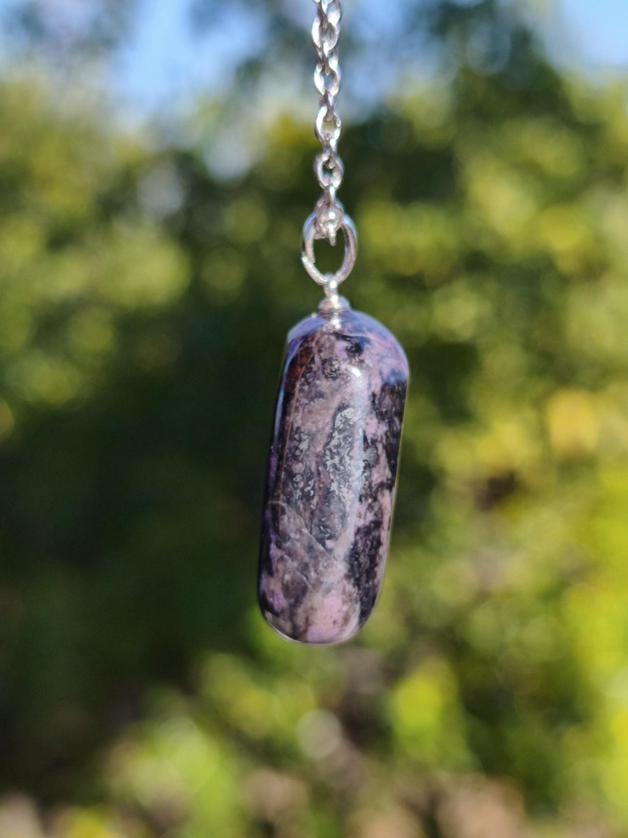 Sugilith / Sugilite Kette inkl. 925 Silberöse lila Edelstein Unikat Ethno Natur Heilstein Rarität Selten Flash Wow Sammler Investition Edel - Art of Nature Berlin