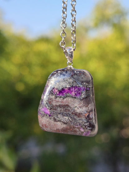 Sugilith / Sugilite Kette inkl. 925 Silberöse lila Edelstein Unikat Ethno Natur Heilstein Rarität Selten Flash Wow Sammler Investition Edel - Art of Nature Berlin
