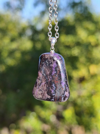 Sugilith / Sugilite Kette inkl. 925 Silberöse lila Edelstein Unikat Ethno Natur Heilstein Rarität Selten Flash Wow Sammler Investition Edel - Art of Nature Berlin