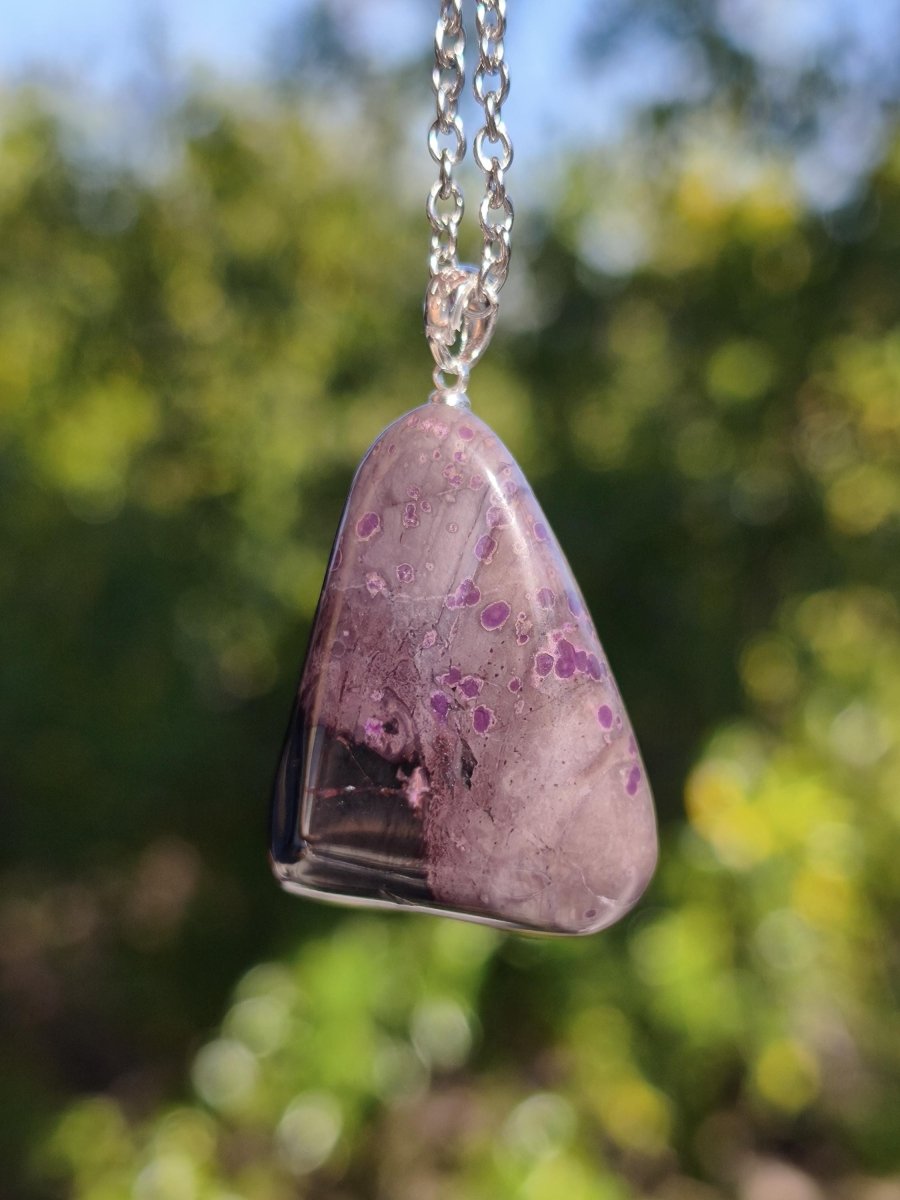 Sugilith / Sugilite Kette inkl. 925 Silberöse lila Edelstein Unikat Ethno Natur Heilstein Rarität Selten Flash Wow Sammler Investition Edel - Art of Nature Berlin