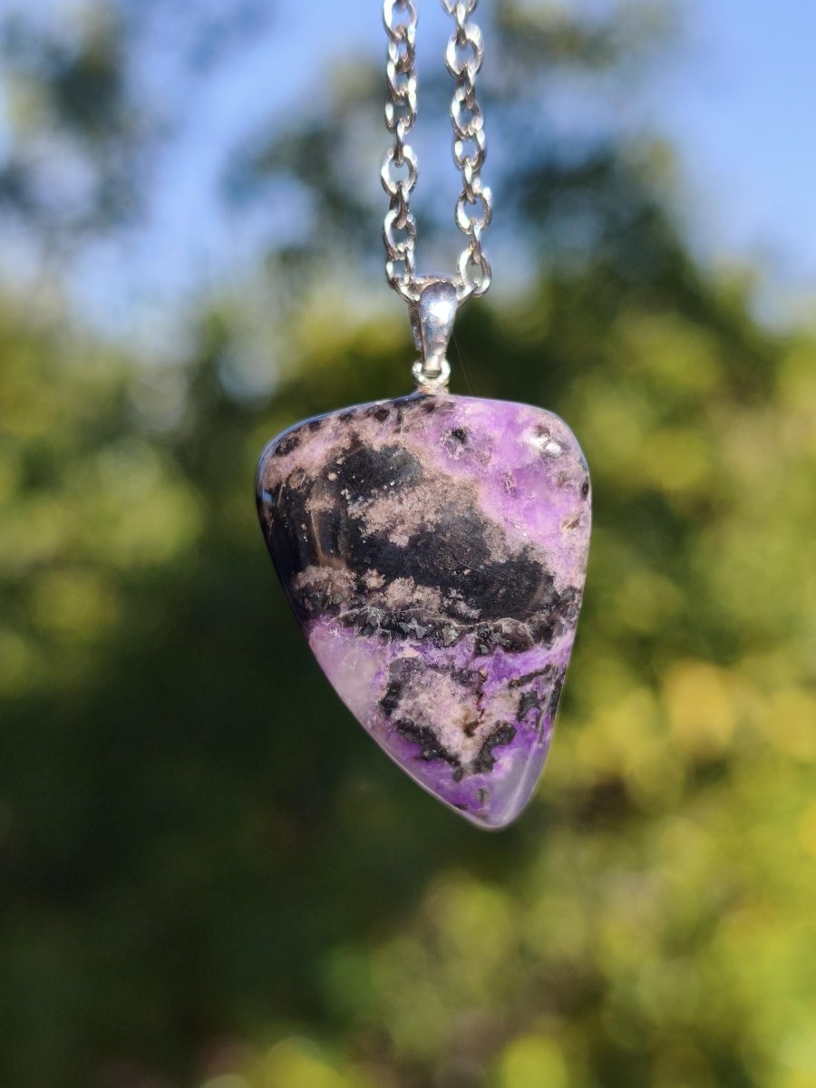 Sugilith / Sugilite Kette inkl. 925 Silberöse lila Edelstein Unikat Ethno Natur Heilstein Rarität Selten Flash Wow Sammler Investition Edel - Art of Nature Berlin
