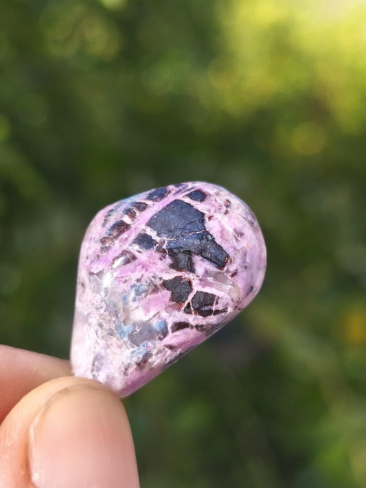 Sugilith / Sugilite Kette inkl. 925 Silberöse lila Edelstein Unikat Ethno Natur Heilstein Rarität Selten Flash Wow Sammler Investition Edel - Art of Nature Berlin
