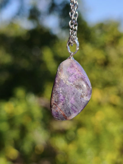 Sugilith / Sugilite Kette inkl. 925 Silberöse lila Edelstein Unikat Ethno Natur Heilstein Rarität Selten Flash Wow Sammler Investition Edel - Art of Nature Berlin