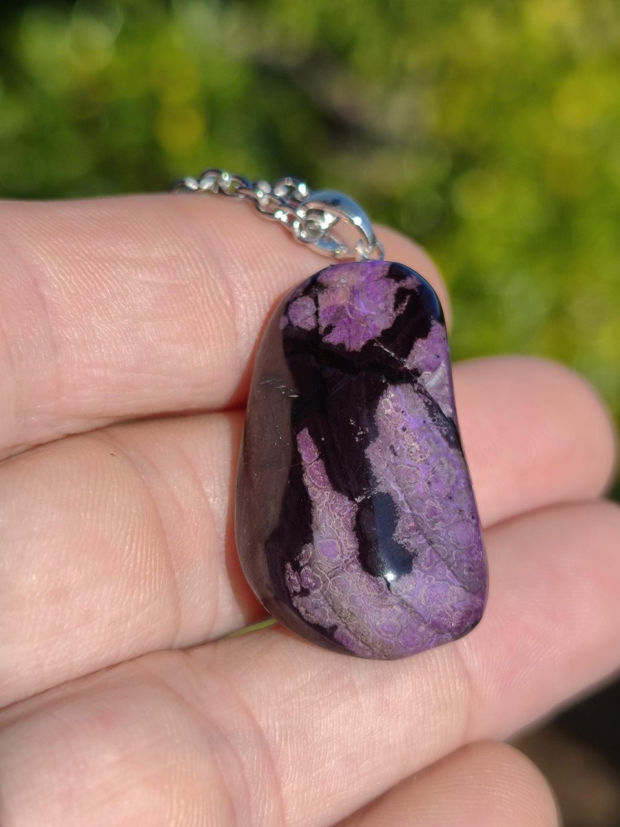 Sugilith / Sugilite Kette inkl. 925 Silberöse lila Edelstein Unikat Ethno Natur Heilstein Rarität Selten Flash Wow Sammler Investition Edel - Art of Nature Berlin