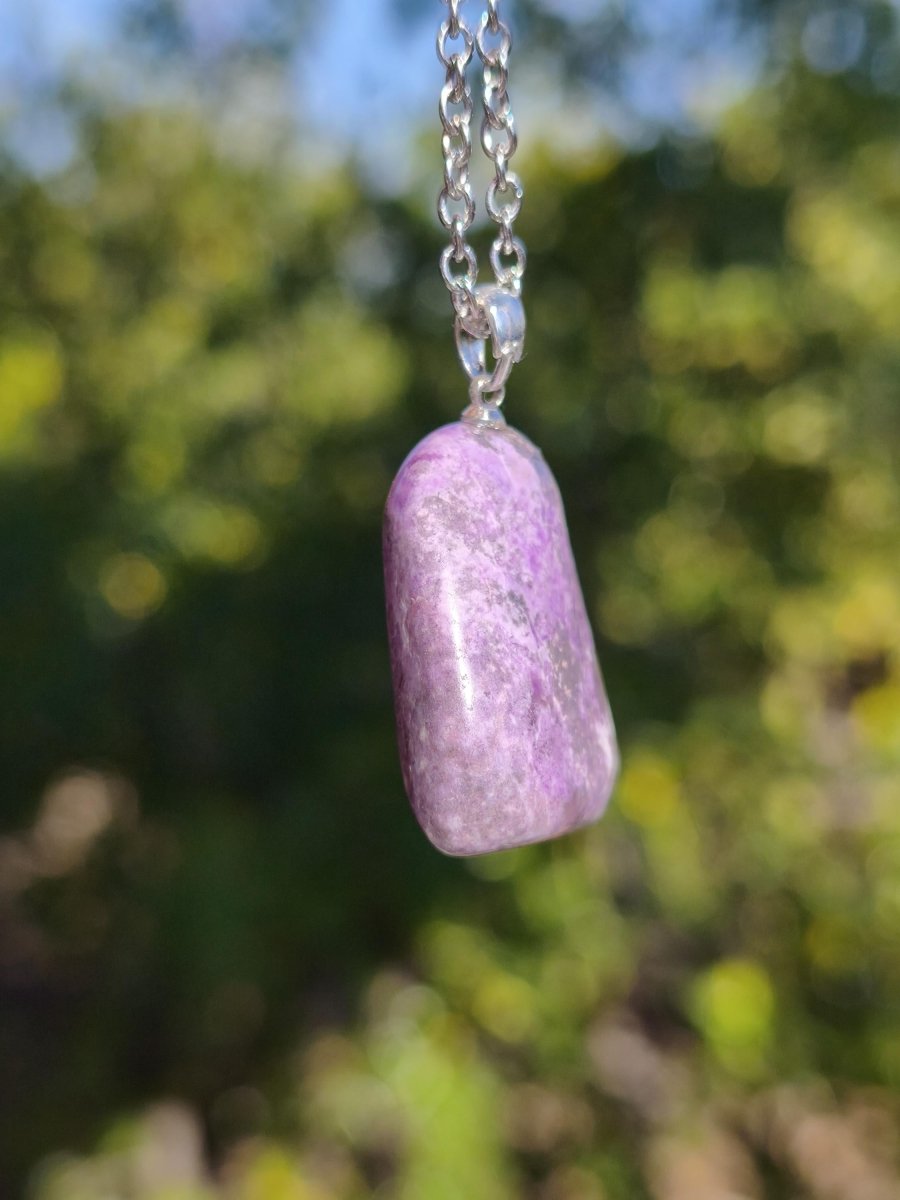 Sugilith / Sugilite Kette inkl. 925 Silberöse lila Edelstein Unikat Ethno Natur Heilstein Rarität Selten Flash Wow Sammler Investition Edel - Art of Nature Berlin